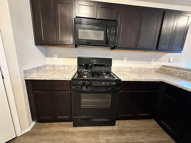Building Photo - 9913 Rattlesnake Ln