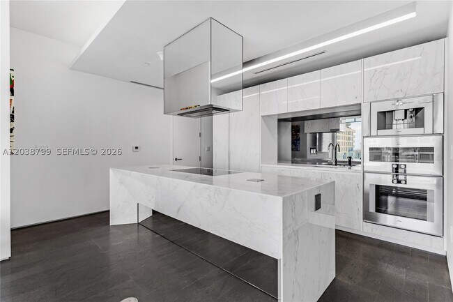 Building Photo - 120 Ocean 700
