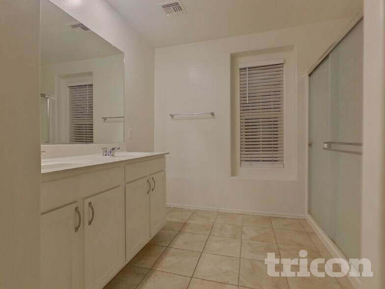 Building Photo - 16221 W La Ventilla Way