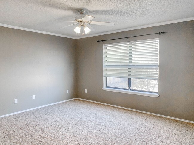 Building Photo - Sweet Spacious Home with a 2-Car Garage!