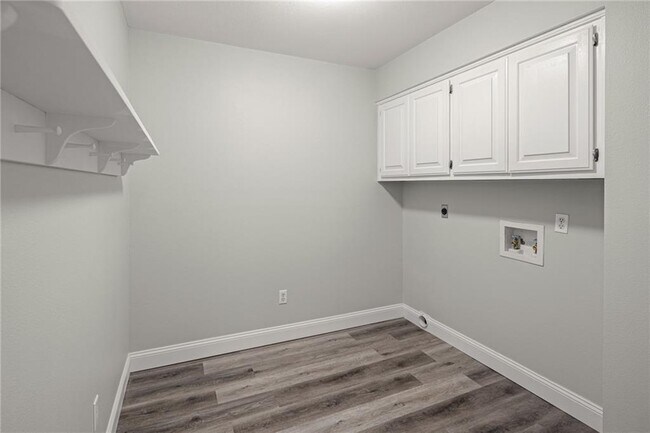 Building Photo - 6 Swanage Dr