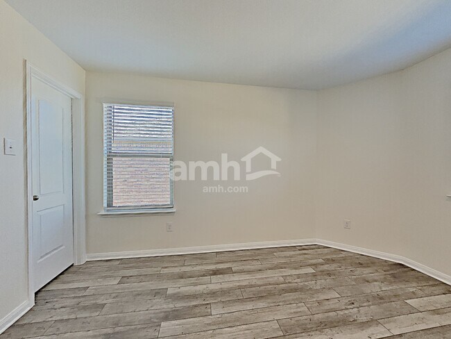 Building Photo - 310 Garrett Ct