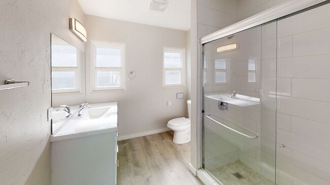 Building Photo - Beautiful 7BD/4BA on Mary