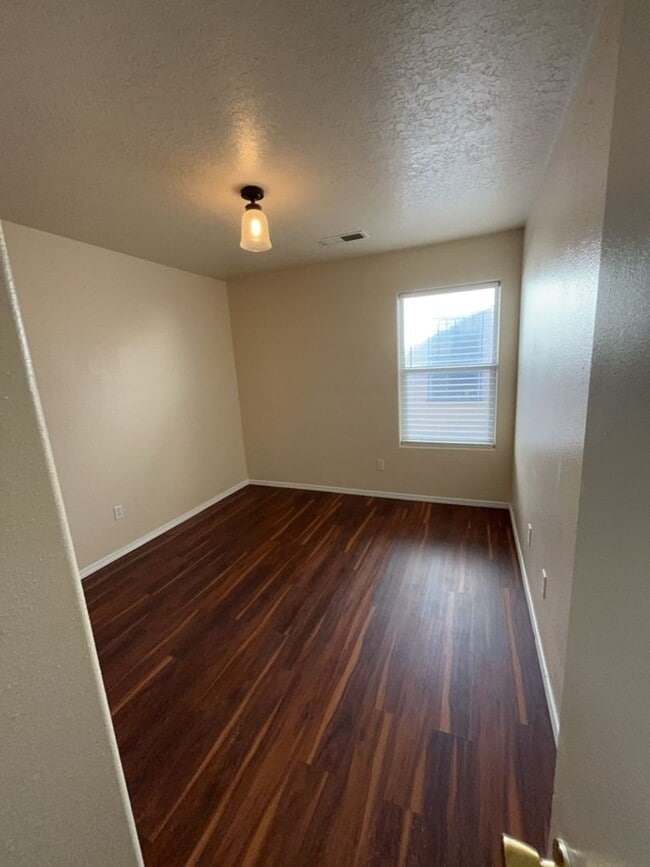 Building Photo - Three Bedroom, two Bath single-story home.