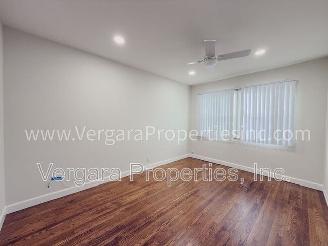 Building Photo - 611 Amapola Ave