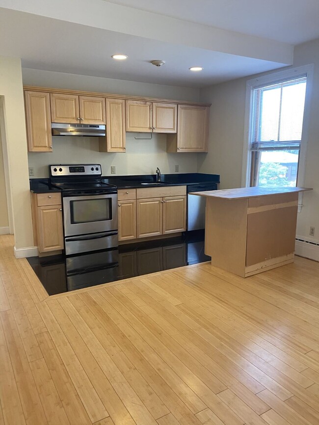 Building Photo - 302 Benefit st/Luxury Residences for Lease