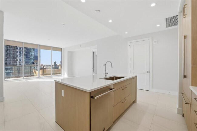 Building Photo - 275 1st Ave S