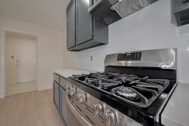 Building Photo - 15934 Barbarossa Dr
