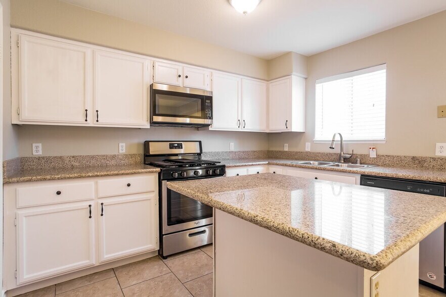 Building Photo - 7533 Hickory Hills Dr