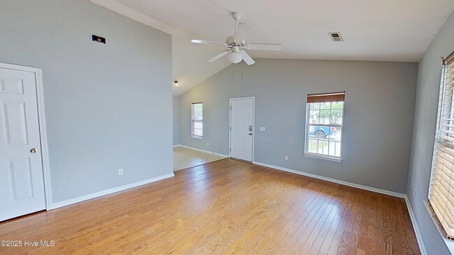 Building Photo - 4156 Sunglow Dr