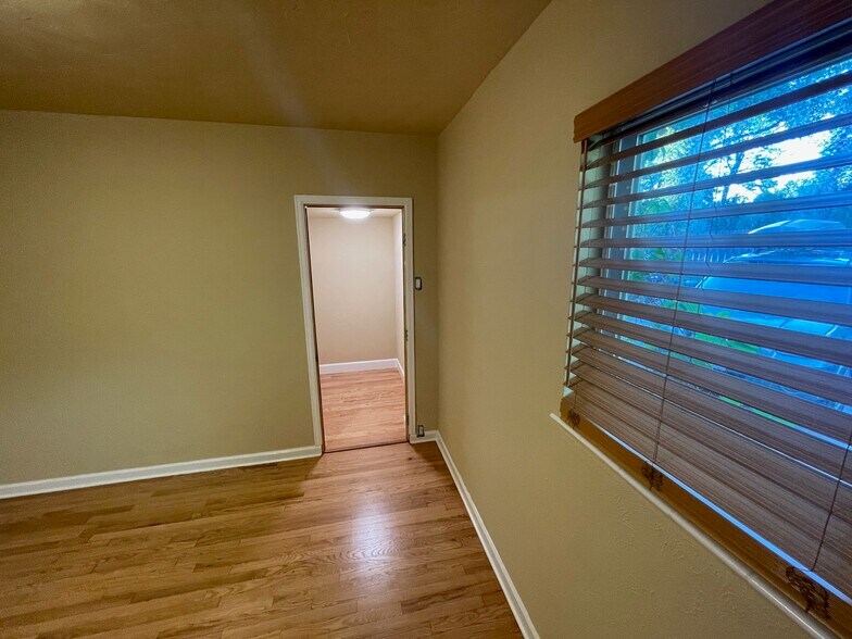 Building Photo - 1991 Glen Garry Dr