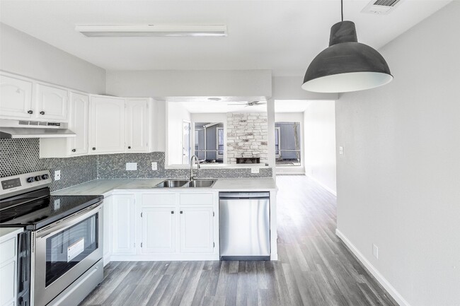 Building Photo - 10309 Burmaster Ln