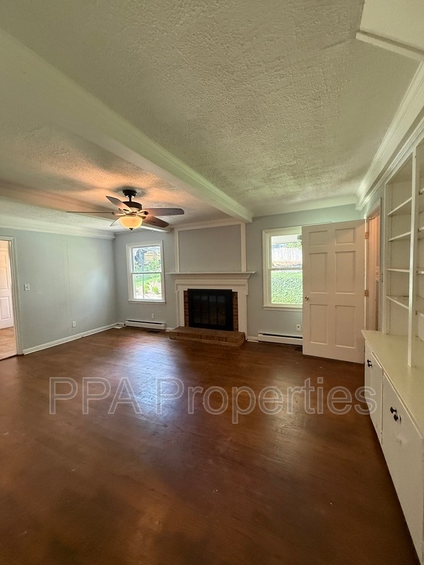 Building Photo - 2115 Churchill Dr