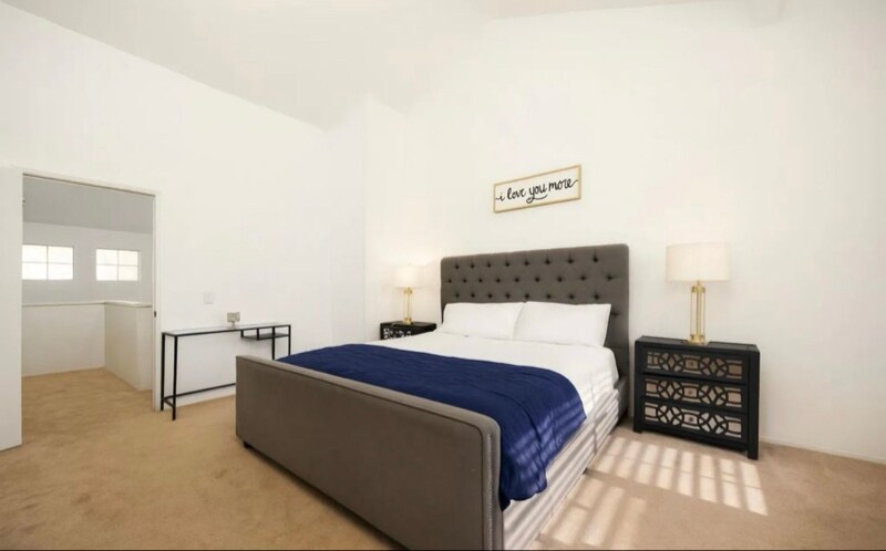 Building Photo - 9205 Camino Del Verde