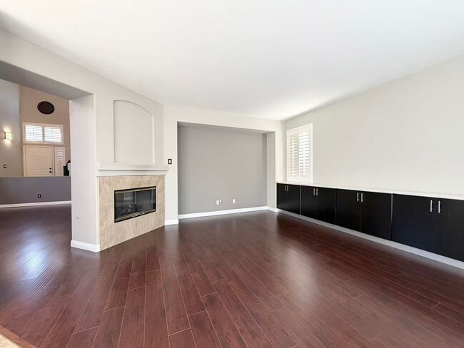 Building Photo - Wonderful corner lot home features 4 bedrooms and 3 full bathrooms