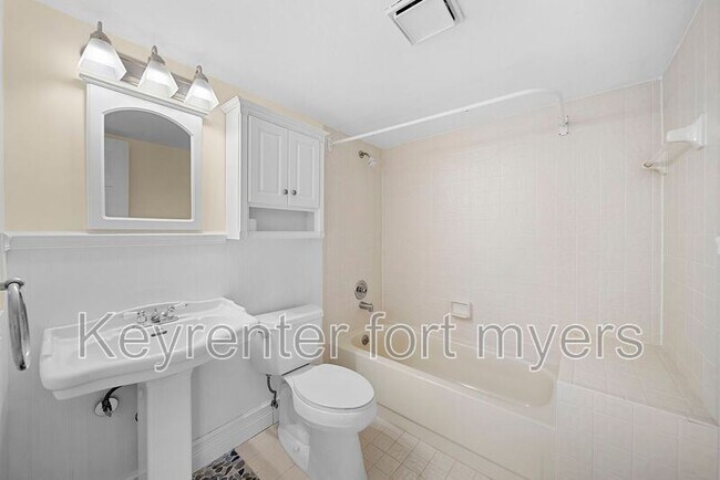 Building Photo - 3052 Kings Lake Blvd