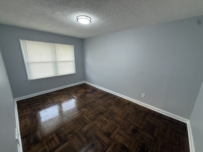 Building Photo - 906 Alcyon Dr