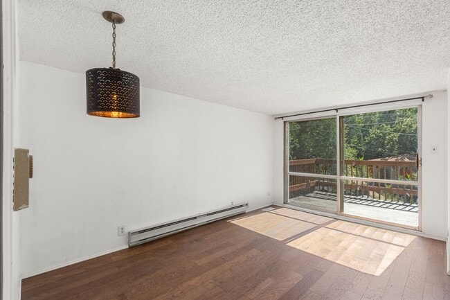 Building Photo - 135 S Path