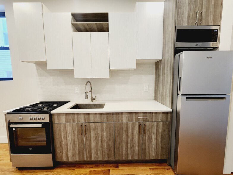 282 Baldwin Ave 2L - 272 Baldwin Ave