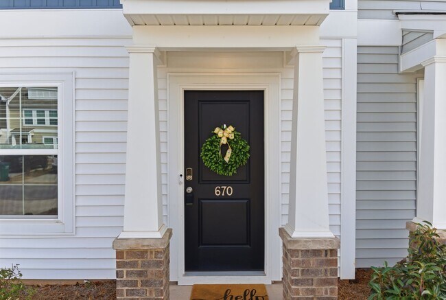 Building Photo - Beautiful 3 Bedroom 2.5 Bath Townhome in East Main Meadows