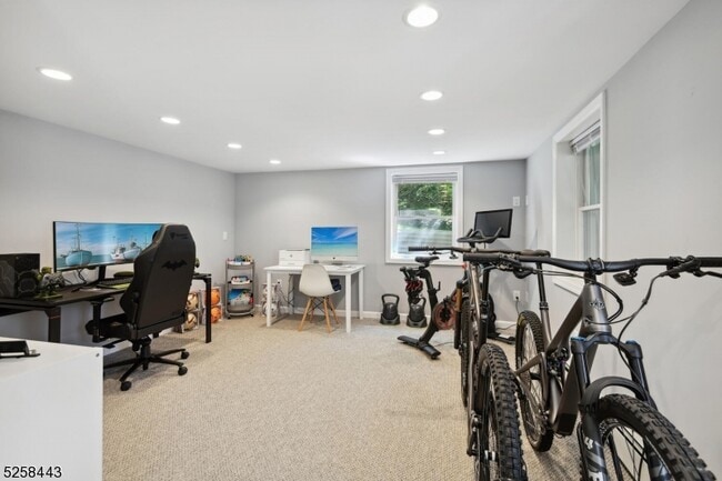 Building Photo - 204 Deerfield Ln