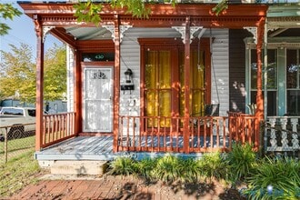 Building Photo - 430 S Pine St