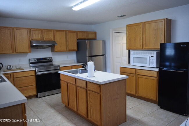 Building Photo - 501 Tortuga Way