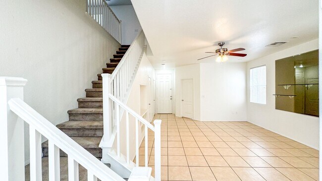 Building Photo - Spacious 3-Bed + Loft & Den | Granite Coun...