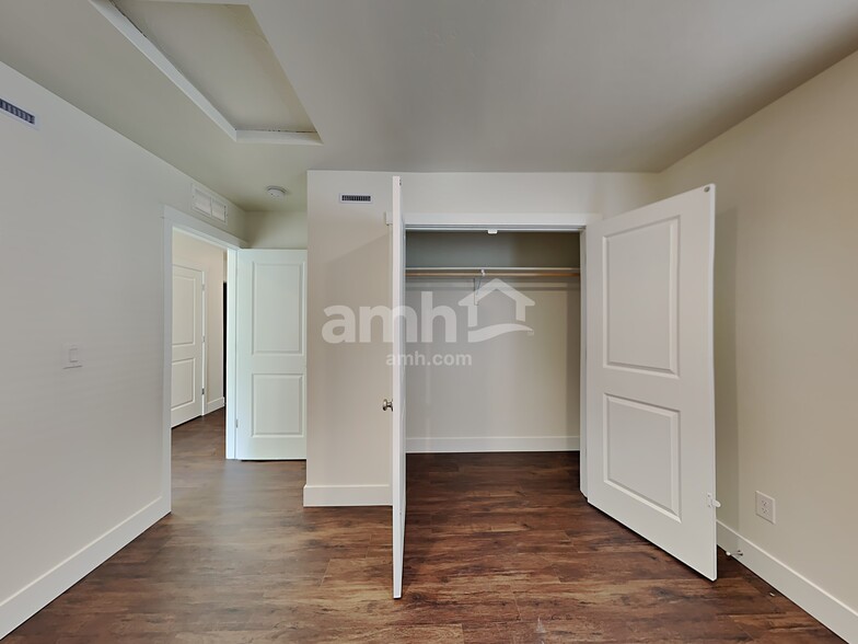 Building Photo - 8015 Katriel Ct SW
