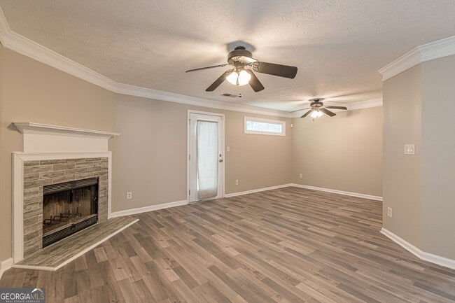 Building Photo - 5895 Hampton Ct
