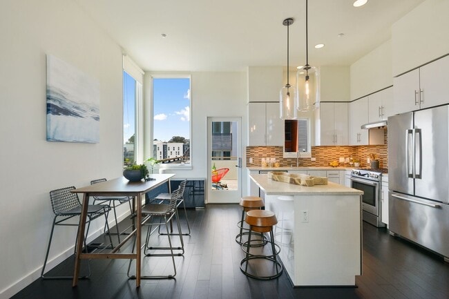 Building Photo - SF Shipyard - 3 BR, 2.5 BA Townhouse 1,437 Sq. Ft. - 3D Virtual Tour, 2-Car Garage
