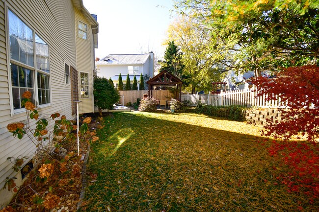 Building Photo - 1204 Edenbridge Way