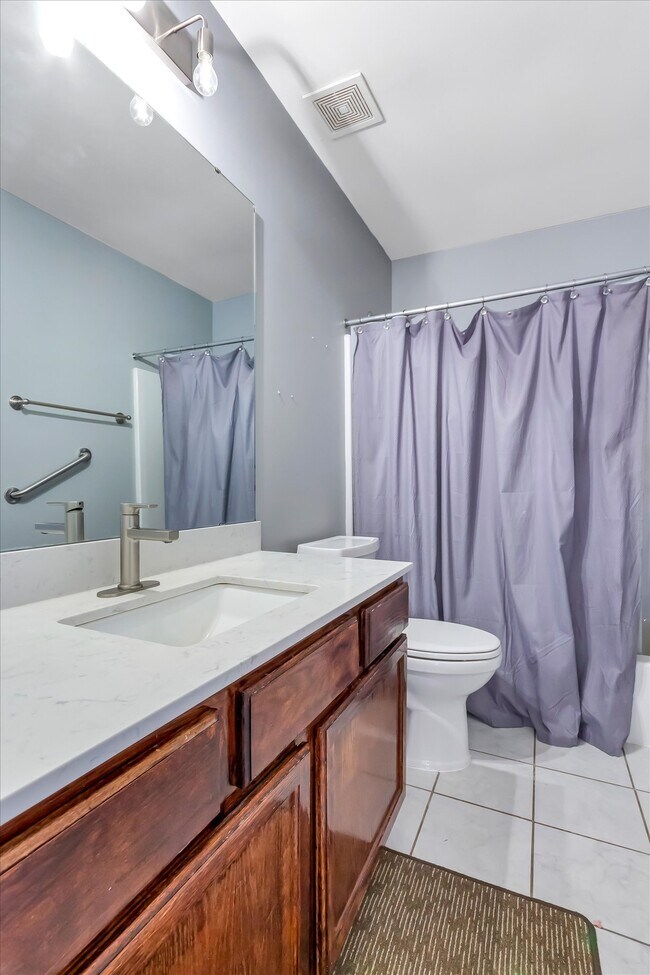 Building Photo - 627 Fox Hill Estates Dr