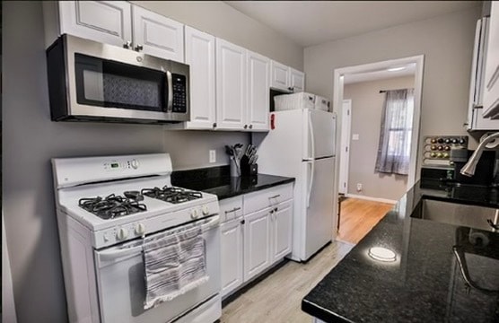 Building Photo - 8534 Morton Ave