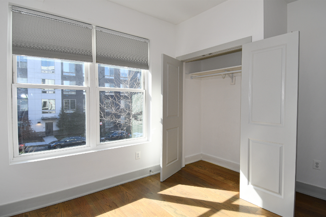 Building Photo - 1632 K St NW