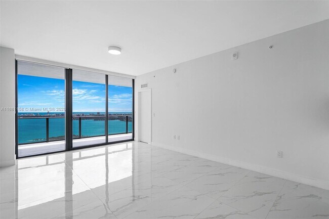 Building Photo - 700 NE 24th St