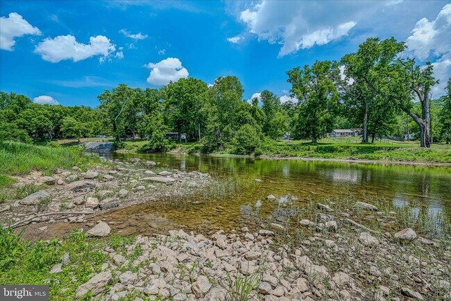 Building Photo - 67 Tranquil Way