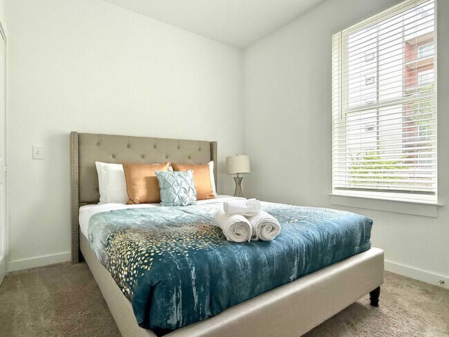 Building Photo - 542 Boulevard NE