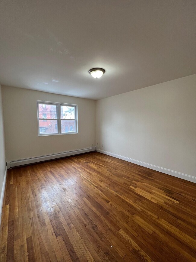 Building Photo - 4385 Wickham Ave