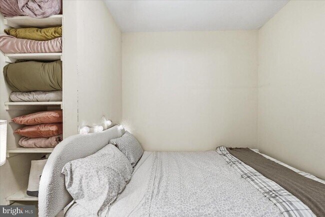 Building Photo - 1111 Arlington Blvd