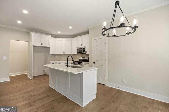 Building Photo - 370 Ansley Dr