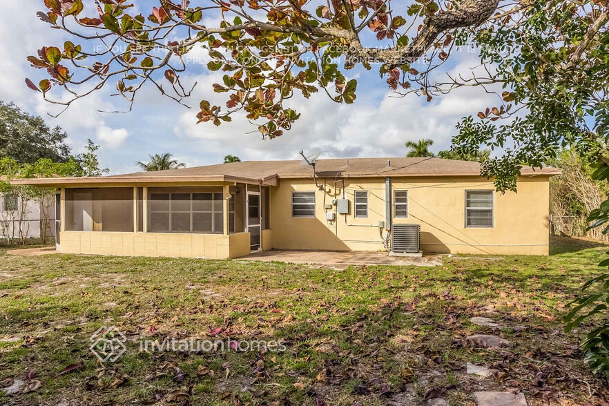 Building Photo - 457 E Melrose Cir