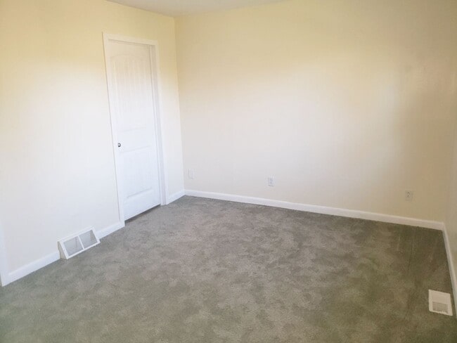 Building Photo - 1297 FRYE'S GROVE Ln