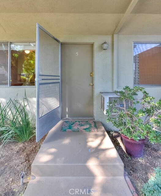 Building Photo - 504 S Euclid Ave