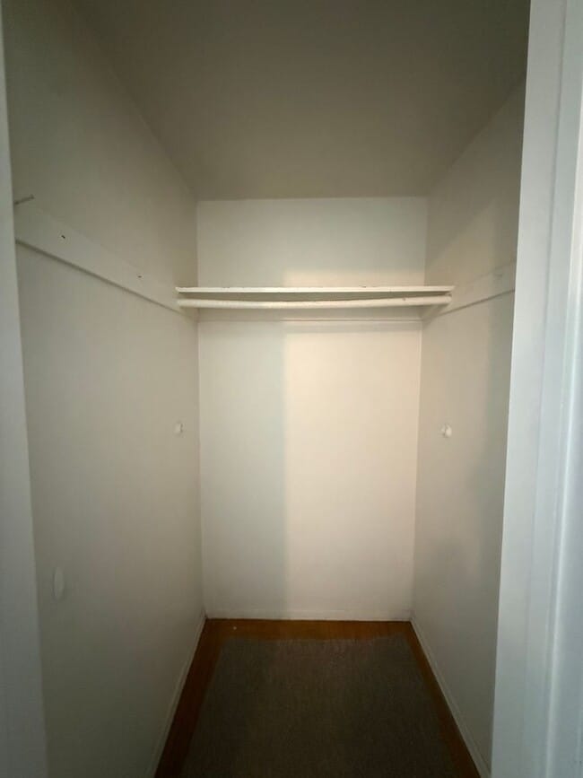 Building Photo - Centrally Located Single Story Ranch Style...
