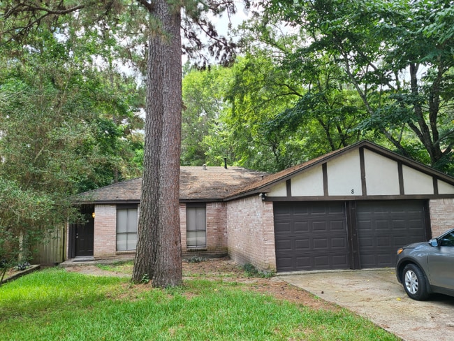 Primary Photo - 8 E Bigelow Oak Ct