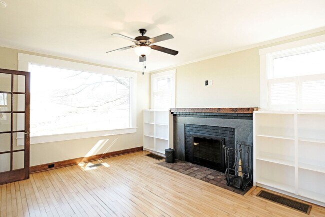 Building Photo - Beautiful Country Home With Picturesque Views