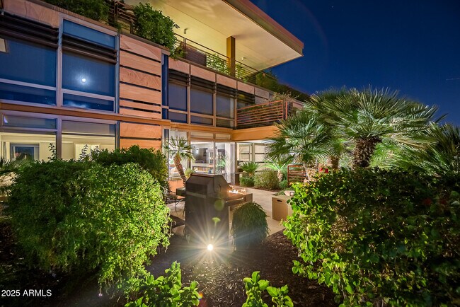 Building Photo - 7167 E Rancho Vista Dr