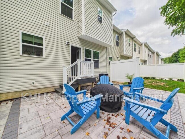 Building Photo - 844 Buckeye Dr