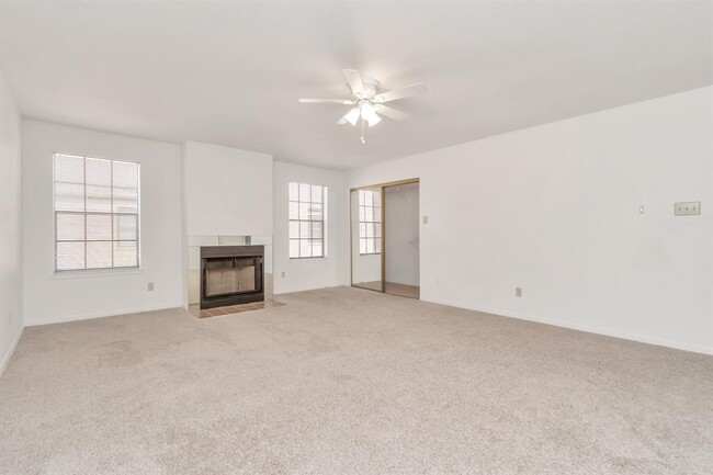 Building Photo - 9800 Pagewood Ln